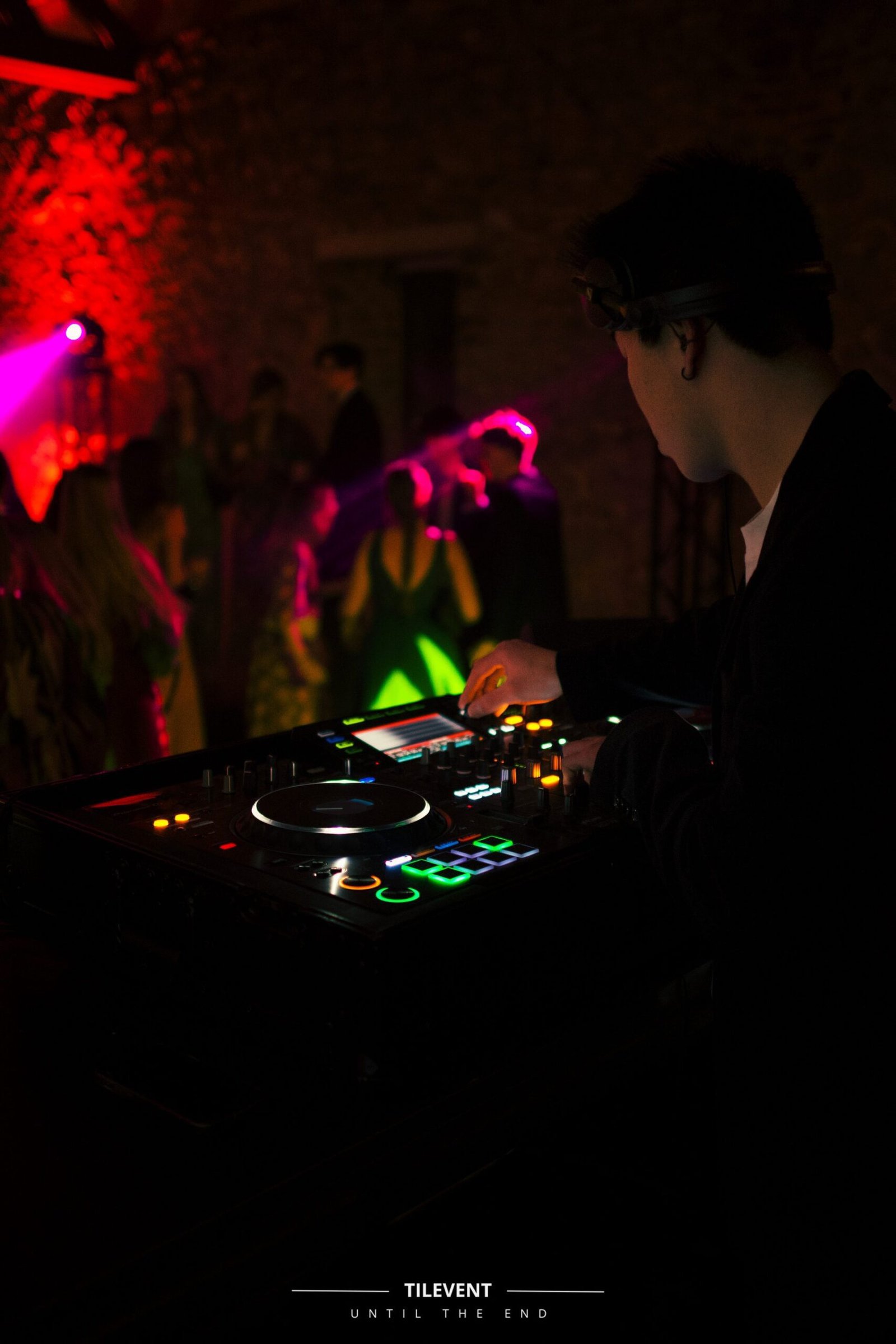 Installation sonore et jeux de lumière pour mariage et anniversaire à Lasne et Waterloo.